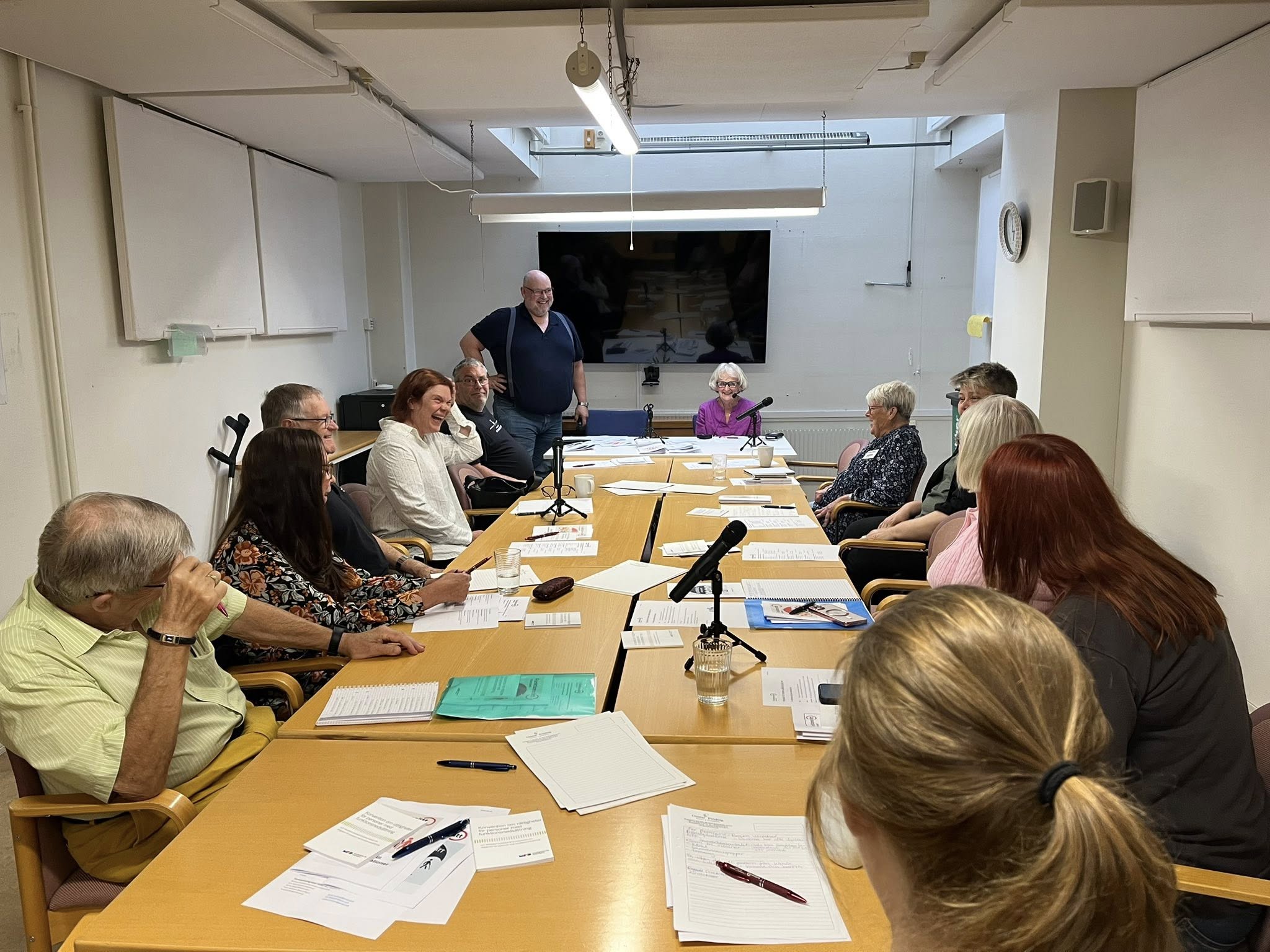 Föreningens förtroendevalda sitter i Mällroth-salen